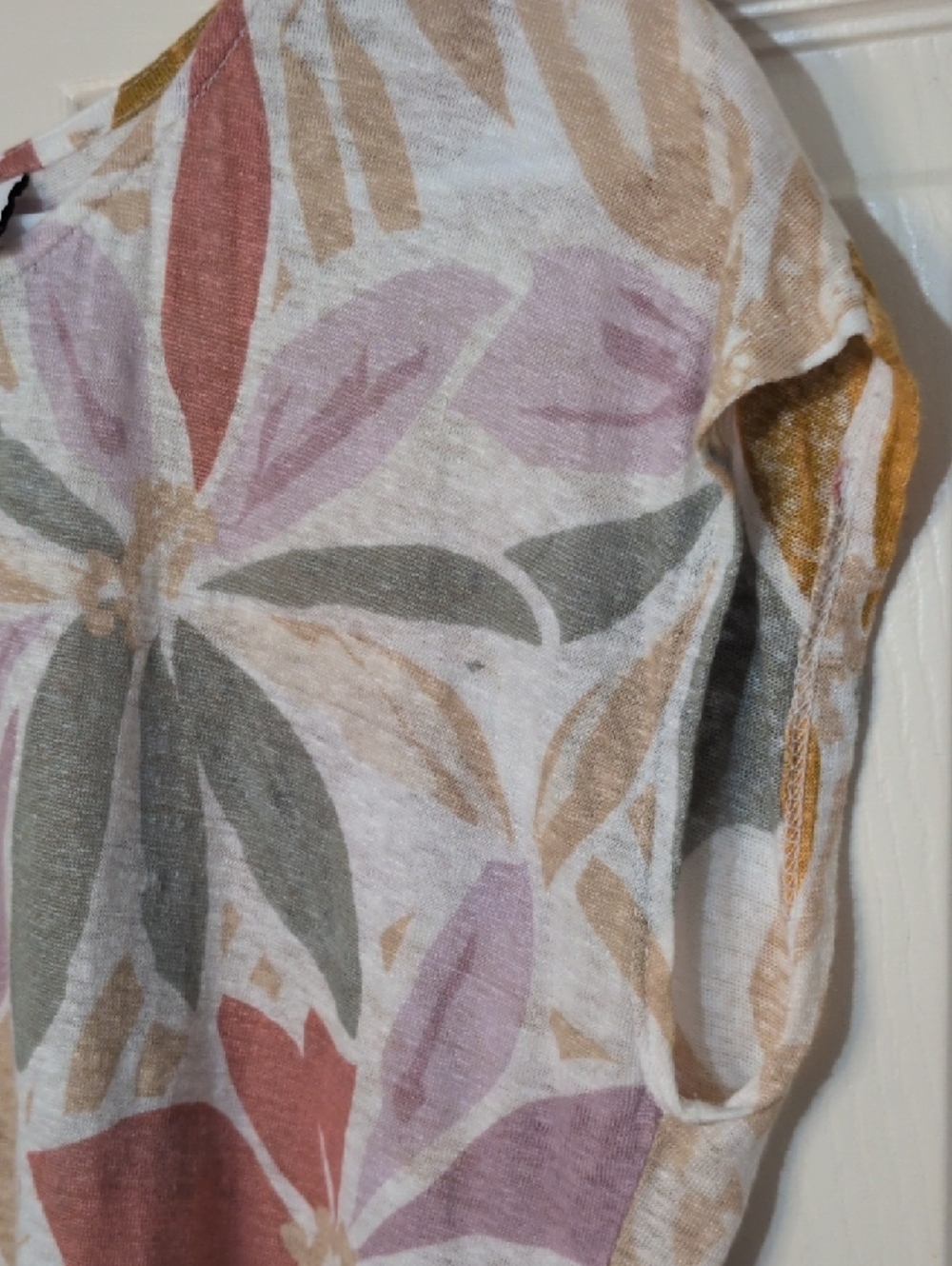 Lightweight Floral Print Tee in Soft Pastels 100% Linen - Picture 5 of 9